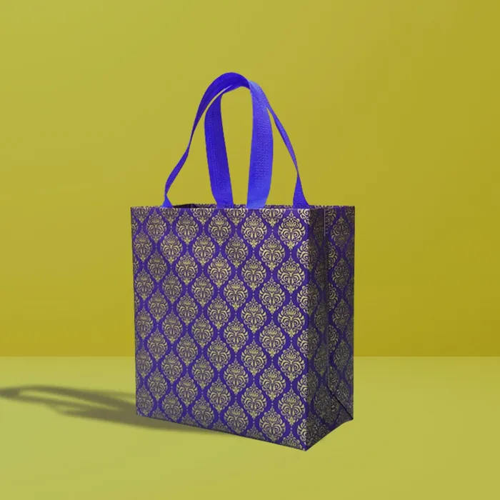 Printed box bag with damask pattern